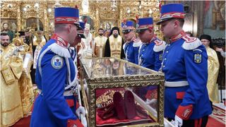 VIDEO Unii au umplut grătare, alții au ales drumul credinței. Pelerinaj la moaștele Sfintei &Icirc;mpărătese Elena