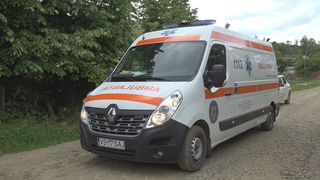 O fetiță de 14 ani din Vaslui, în stare critică după ce a căzut cu bicicleta într-un canal