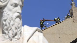 A fost instalat hornul pe acoperișul Capelei Sixtine