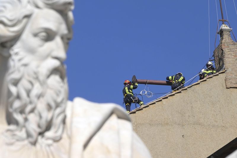 A fost instalat hornul pe acoperișul Capelei Sixtine