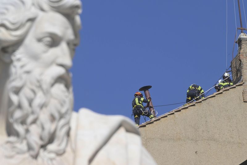 Conclavul se va reuni la Vatican pe 7 mai 2025