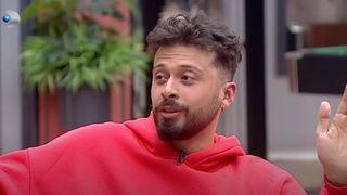 VIDEO "Sunt îndrăgostit de tine". Ovi își deschide inima unei concurente din "Casa Iubirii", dar i se dă cu flit