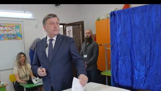 Crin Antonescu: „Încearcă să ne țină pe loc”. Mesajul candidatului la prezidențiale după atacul cibernetic. Ce a comunicat Ministerul Afacerilor Interne