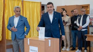 Bursa de la București, &icirc;n cădere liberă după victoria lui George Simion. Brokerii trag un semnal de alarmă: &bdquo;Va exista o reacţie din partea pieţelor internaţionale&rdquo;