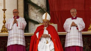 VIDEO Succesorul Papei Francisc. Cardinalii se închid în Capela Sixtină pentru a alege noul Suveran Pontif