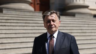 Mesajul transmis de Crin Antonescu după ce Marcel Ciolacu a demisionat. Pe cine acuză candidatul coaliției de pierderea alegerilor prezidențiale și pe cine susține în turul doi