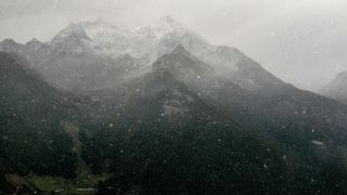 Cod galben. Averse și furtuni &icirc;n 21 de județe și Capitală.