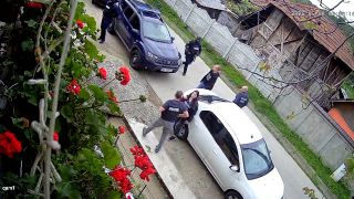 Scene revoltătoare în Mehedinți. Mascații au intrat din greșeală peste un bătrân. Și-au dat seama că nu îl căutau pe el după ce i-au rupt mâna