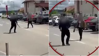 VIDEO Lovit cu bastonul de paznicul magazinului