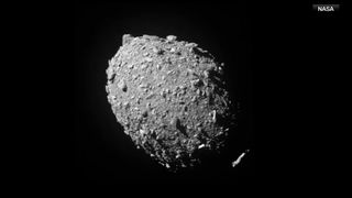 Un asteroid c&acirc;t un stadion de fotbal trece pe l&acirc;ngă Păm&acirc;nt. A fost catalogat de NASA "cu potențial periculos" 