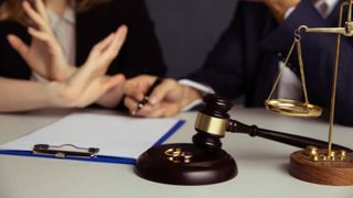 Doi soți din Iași, luptă cr&acirc;ncenă pentru custodia fiului de 10 ani. Femeia &icirc;și acuză soțul că vrea să o omoare, iar bărbatul susține că aceasta bea prea mult: "Trebuie să fac ceva pentru copilul meu"