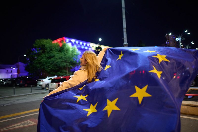 nicusor dan, miting piata victoriei 