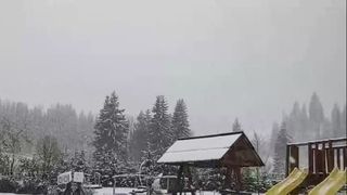 VIDEO Luna mai, cu zăpadă ca-n ianuarie