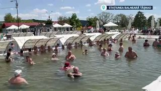Distracție la ștr&acirc;ndul cu apă termală din Tășnad