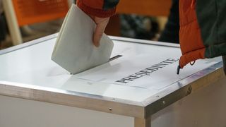 Ce riscă George Simion după ce a publicat imagini cu jurnaliști filmați &icirc;n biroul său d la Senat, fără acordul lor. Avocatul Adrian Cuculis explică: "Ar putea avea niște repercusiuni referitoare la faptele sale"