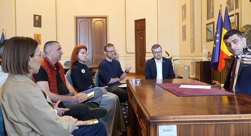 Ce riscă George Simion după ce a publicat imagini cu jurnaliști filmați în biroul său d la Senat, fără acordul lor. Avocatul Adrian Cuculis explică: "Ar putea avea niște repercusiuni referitoare la faptele sale"