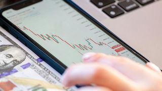 EURO a depășit 5,1 lei. Câți bani a cheltuit BNR pentru a încerca să mențină cursul stabil