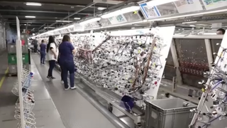 VIDEO Concedieri masive. Peste 1.000 de noi șomeri: "Ne anunță &icirc;n ultima clipă, nu știm nimic"