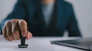 VIDEO „Un an jumătate a durat viza”. Întârzieri uriașe pentru permisele de muncă