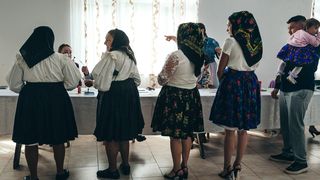 VIDEO Alegeri anticipate în două comune din Maramureș. Localnicii, dezamăgiți și sceptici după demisiile primarilor