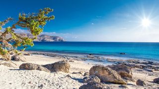 Alertă de tsunami pe o insulă din Grecia, după un cutremur puternic. Turiștii, urgentați să se &icirc;ndepărteze de țărm