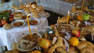 Moșii de vară 2025: Tradiții și obiceiuri. Ce este bine să dai de pomană &icirc;n această zi