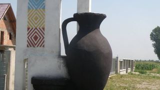 Satul din județul Suceava care atrage turiștii ca un magnet: Este un renumit centru de artă populară