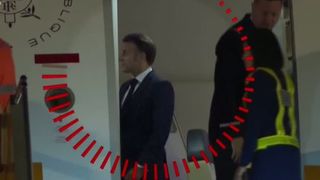 VIDEO Emmanuel Macron, „pălmuit” de prima doamnă