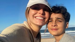 S-a sinucis la doar 13 ani din cauza bullying-ului. Mama sa, o actriță celebră, vrea să-i criogeneze trupul ca să poată fi readus la viață în viitor