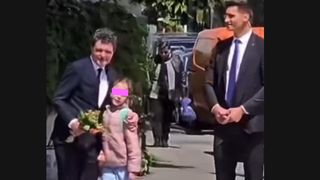 Nicușor Dan cu fiica la școală