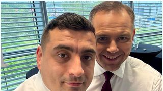 Cine este bărbatul alături de care George Simion s-a pozat z&acirc;mbind. Liderul AUR l-a descris drept "campion" pe Karol Nawrocki