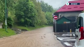 VIDEO Probleme în orașul de la poalele Tâmpei: coduri de vreme rea