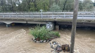 VIDEO Furia puhoaielor: mii de oameni sunt izolați și așteaptă să fie salvați: "Nu are cine-mi aduce o apă, o pâine"