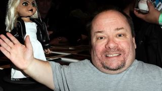 A murit actorul care a adus la viață păpușa Chucky. Ed Gale avea 61 de ani: „Și-a luat rămas-bun și acum are un nou spectacol în viața de apoi”