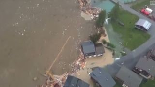 VIDEO Un sat din Elveția a fost &icirc;nghițit după ce un ghețar s-a prăbușit