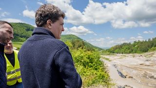 Nicușor Dan, alături de oamenii din Praid. Ce a decis după ce a văzut dezastrul provocat de inundații: "Nu vom &icirc;nchide ochii &icirc;n fața neglijenței"