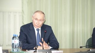 Vladimir Putin turează motoarele industriei de război