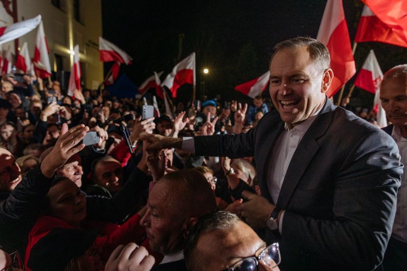 Cine este Karol Nawrocki, noul președinte al Poloniei