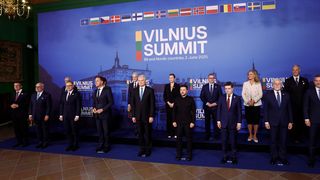 Volodimir Zelenski, față &icirc;n față cu Nicușor Dan, la Vilnius. &rdquo;O să discutăm relația bilaterală&rdquo;, spune președintele Ucrainei