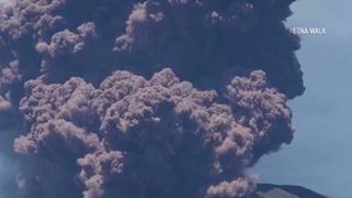 VIDEO Panică pe Muntele Etna! Turiștii au fugit ca să &icirc;și salveze viețile