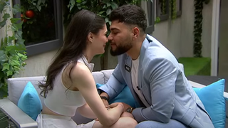 VIDEO Lia și Alex, mai apropiați ca niciodată! Cei doi aproape s-au sărutat &icirc;n grădină: "Mi-a plăcut momentul. Am simțit să te..."