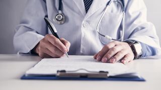 VIDEO &bdquo;E nedrept&rdquo;. Un rom&acirc;n plătește asigurarea, trei se tratează