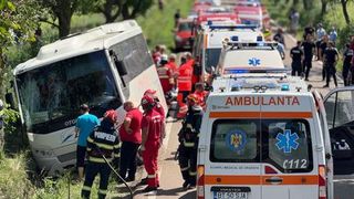 A fost activat Planul Roșu de Intervenție &icirc;n județul Botoșani! Un autocar cu 12 persoane s-a răsturnat