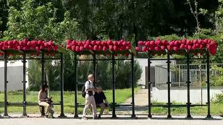 VIDEO &bdquo;Dau viață orașului&rdquo;. Decorațiunile de Paște fac umbră vara