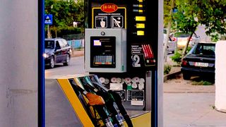 Cu c&acirc;t a crescut prețul petrolului