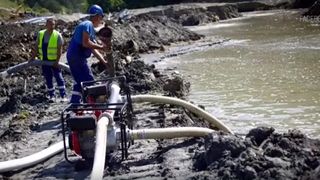 VIDEO Situația la Salina Praid, tot mai gravă. Peste patruzeci și cinci de locuințe au fost până acum evacuate