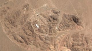 Facilitatea iraniană de &icirc;mbogățirea uraniului, la sute de metri sub muntele de l&acirc;ngă orașul Qam