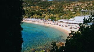 „Hoții se cunosc cu proprietarul” Familie de români, jefuită în vacanță în Grecia! Le-a fost luat tot chiar din camera unde s-au cazat