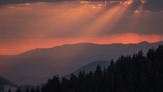 Minunăția din inima Maramureșului: Locul unde cerul ”sărută” munții și legendele prind viață