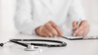 VIDEO Medici cercetați pentru mită, la Spitalul Militar